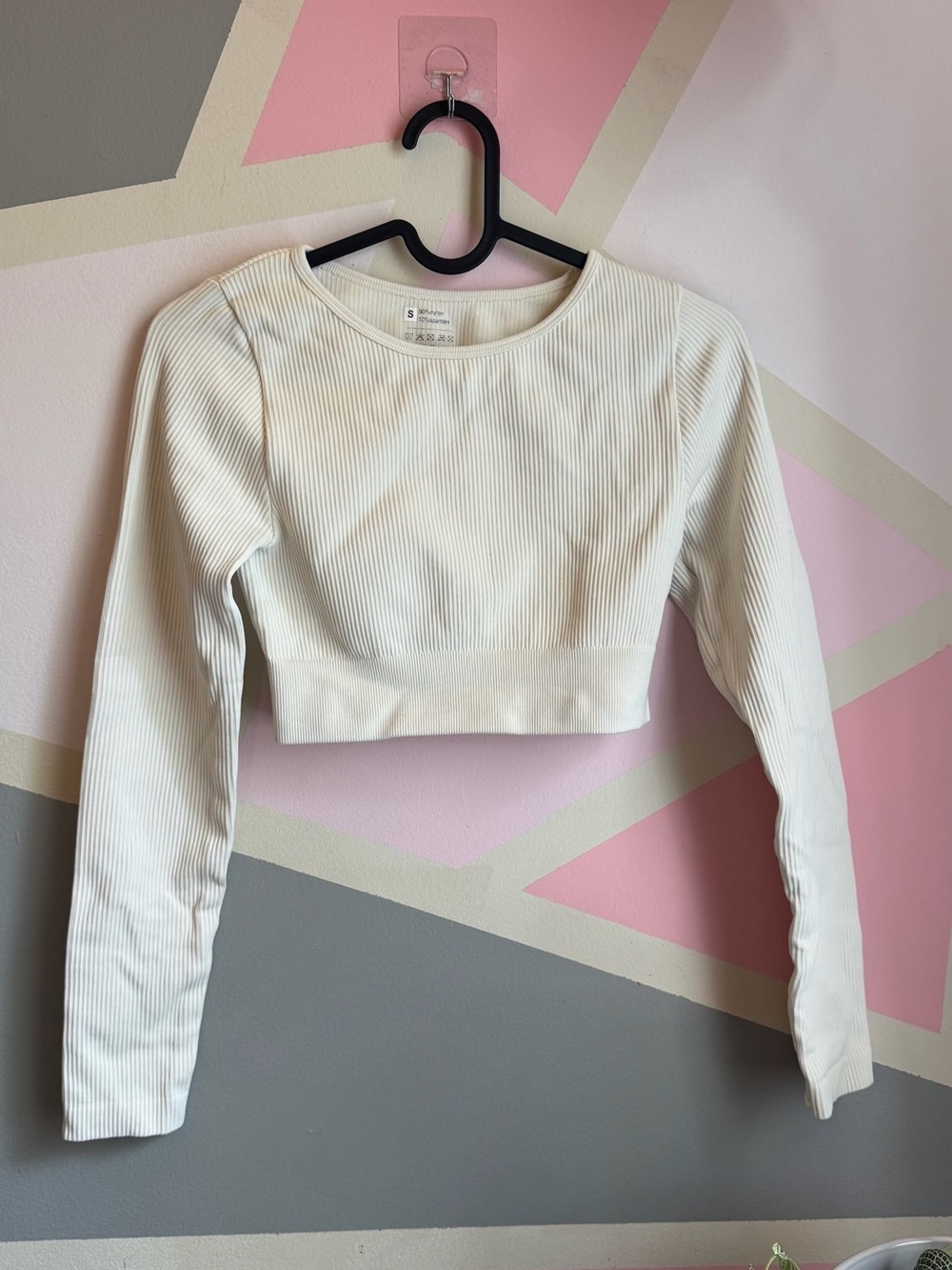 Amazon - Cream Ribbed Long-Sleeve Active Crop Top